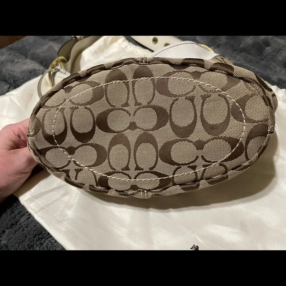 Coach purse - Picture 2 of 5